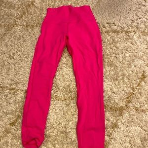 Lululemon- sonic pink wonder train